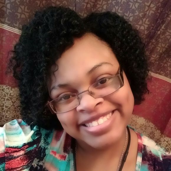 Meet your Posher, Cassandra - Picture 1 of 1